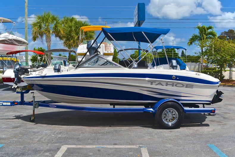 Thumbnail 6 for Used 2008 Tahoe Q5i Sport Bowrider boat for sale in West Palm Beach, FL