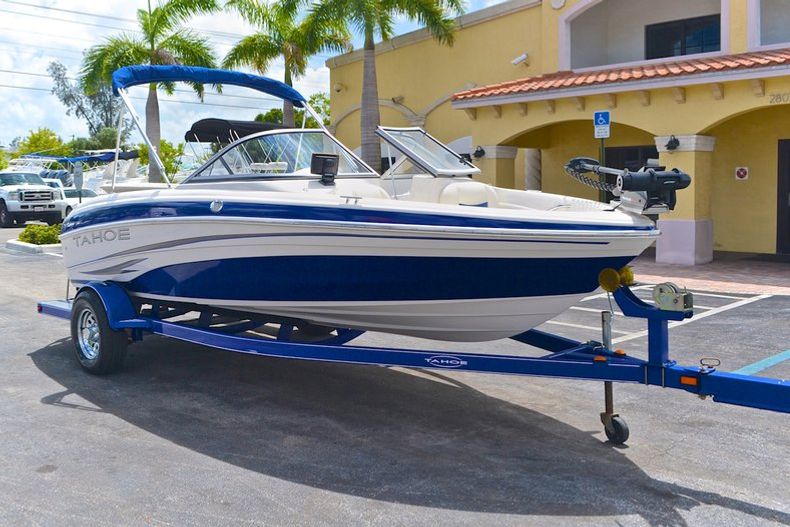 Thumbnail 11 for Used 2008 Tahoe Q5i Sport Bowrider boat for sale in West Palm Beach, FL