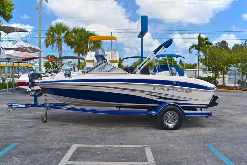 Thumbnail 13 for Used 2008 Tahoe Q5i Sport Bowrider boat for sale in West Palm Beach, FL