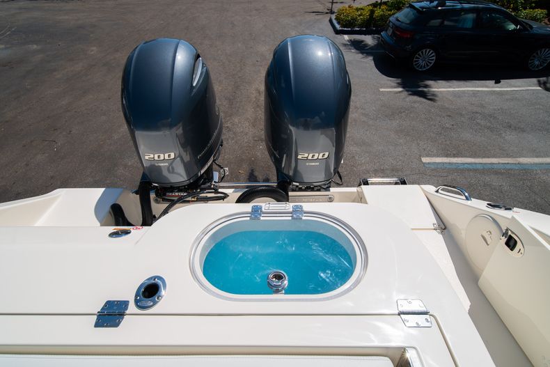 Thumbnail 15 for New 2020 Cobia 280 CC Center Console boat for sale in West Palm Beach, FL