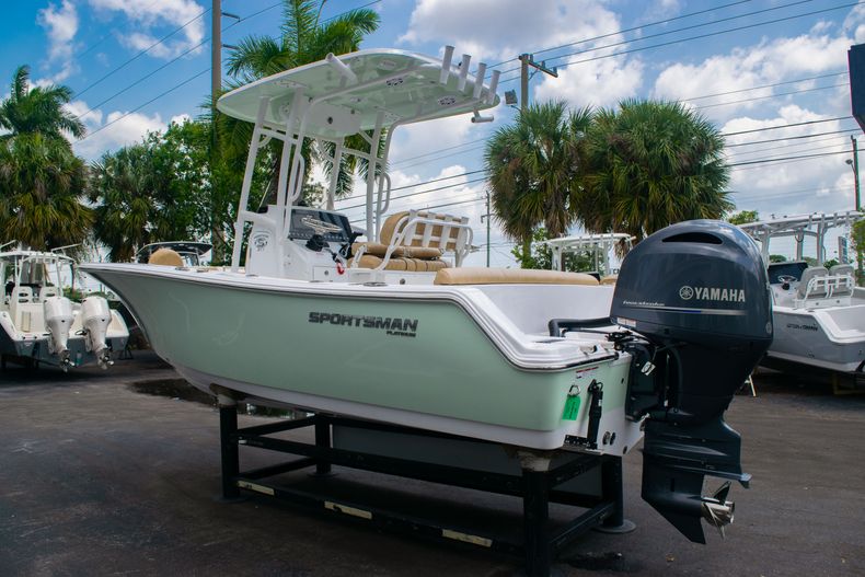 Thumbnail 5 for New 2020 Sportsman Heritage 211 Center Console boat for sale in West Palm Beach, FL