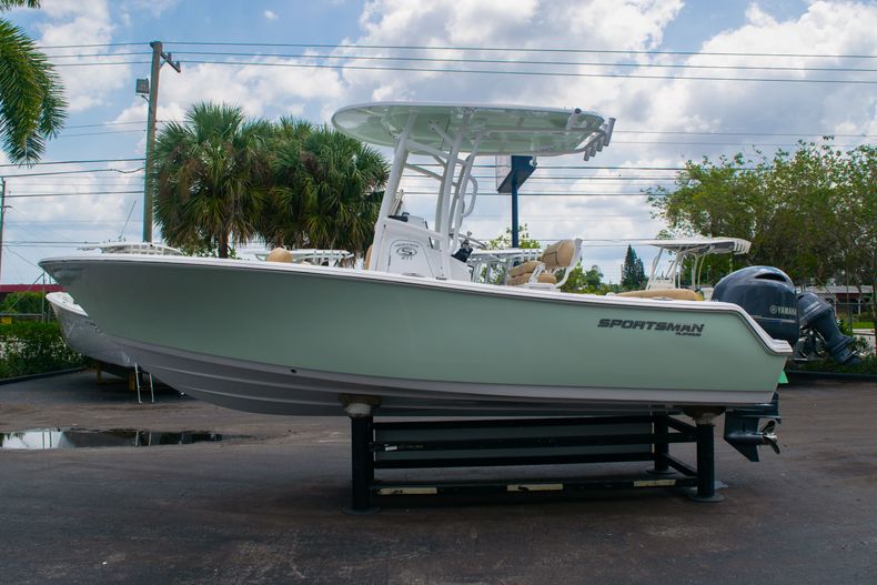 Thumbnail 4 for New 2020 Sportsman Heritage 211 Center Console boat for sale in West Palm Beach, FL