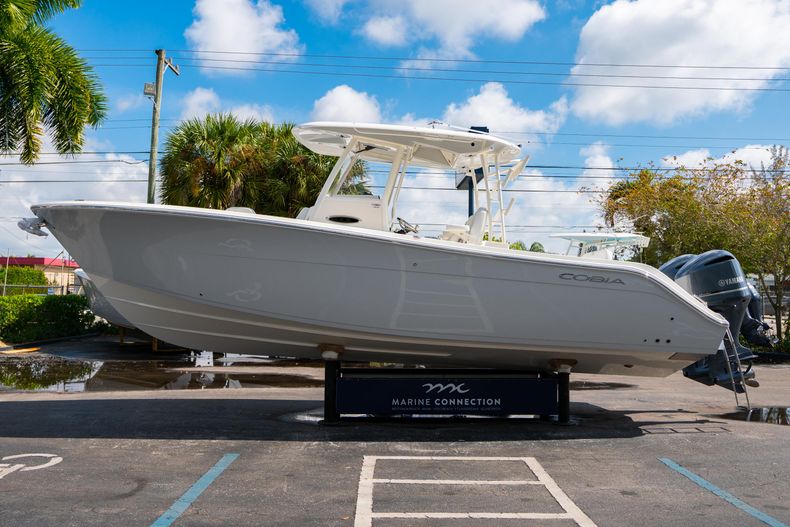 Thumbnail 4 for New 2020 Cobia 301 CC Center Console boat for sale in Vero Beach, FL