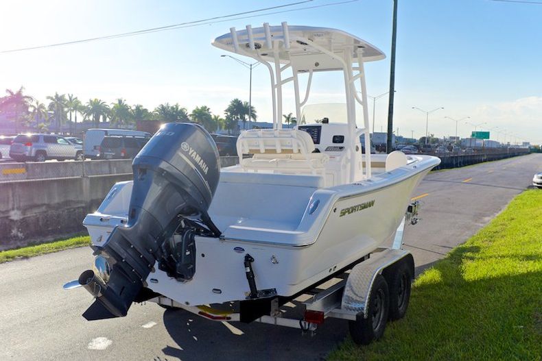 Thumbnail 3 for New 2015 Sportsman Heritage 211 Center Console boat for sale in Miami, FL