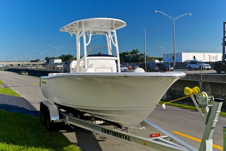 Thumbnail 4 for New 2015 Sportsman Heritage 211 Center Console boat for sale in Miami, FL