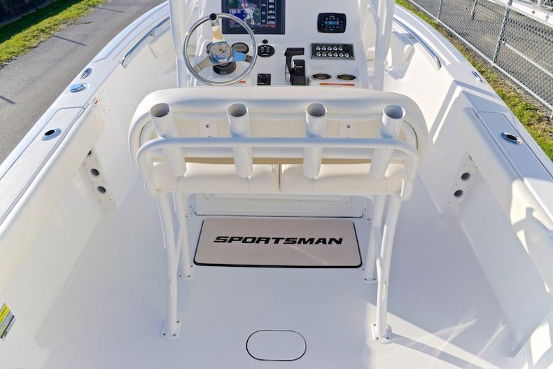 Thumbnail 18 for New 2015 Sportsman Heritage 211 Center Console boat for sale in Miami, FL