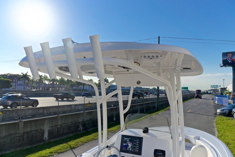 Thumbnail 19 for New 2015 Sportsman Heritage 211 Center Console boat for sale in Miami, FL