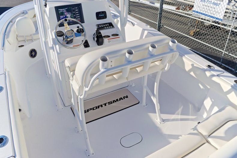 Thumbnail 24 for New 2015 Sportsman Heritage 211 Center Console boat for sale in Miami, FL