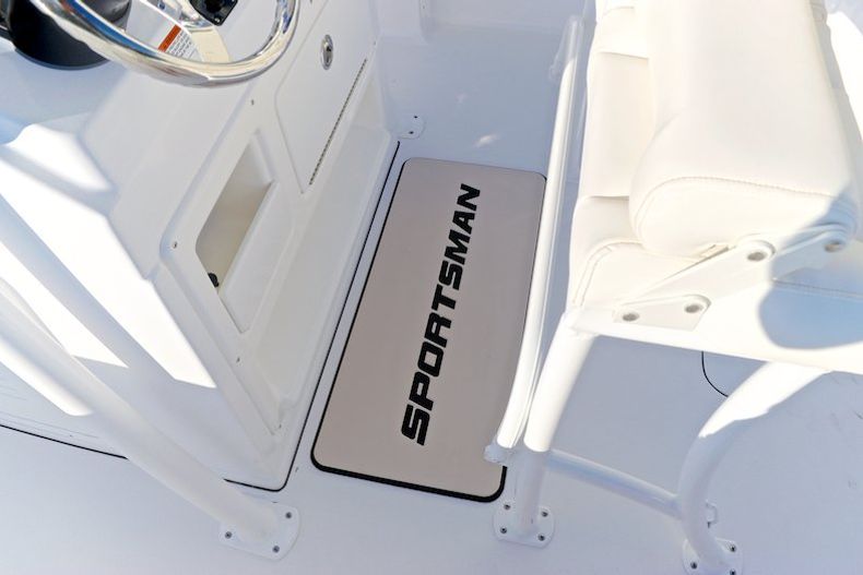 Thumbnail 38 for New 2015 Sportsman Heritage 211 Center Console boat for sale in Miami, FL