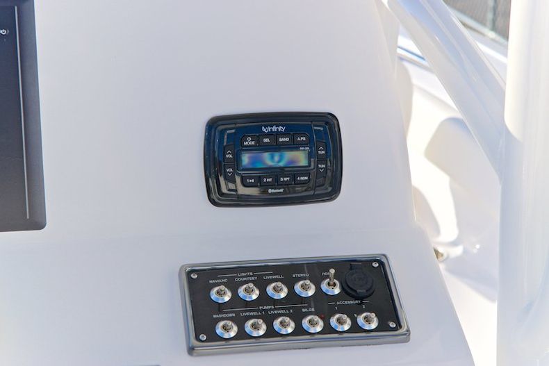 Thumbnail 40 for New 2015 Sportsman Heritage 211 Center Console boat for sale in Miami, FL