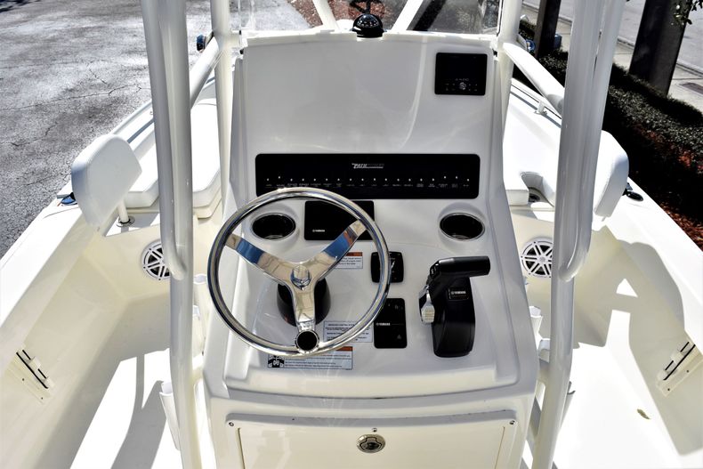 Thumbnail 11 for New 2020 Pathfinder 2200 TRS boat for sale in Vero Beach, FL