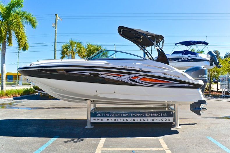 Thumbnail 4 for New 2013 Hurricane SunDeck SD 2200 DC Xtreme OB boat for sale in West Palm Beach, FL
