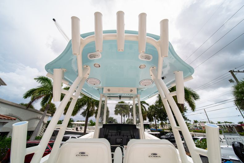 Thumbnail 18 for New 2019 Cobia 301 CC Center Console boat for sale in Islamorada, FL
