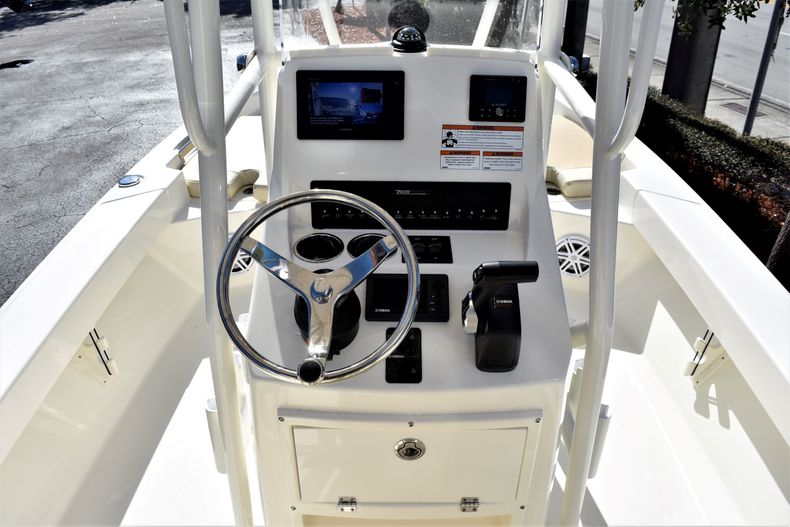 Thumbnail 10 for New 2020 Pathfinder 2005 TRS Bay Boat boat for sale in Fort Lauderdale, FL