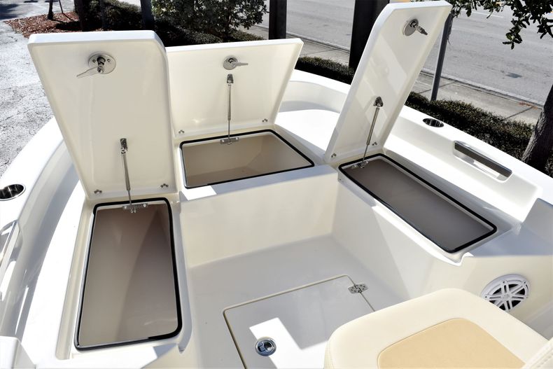 Thumbnail 14 for New 2020 Pathfinder 2005 TRS Bay Boat boat for sale in Fort Lauderdale, FL