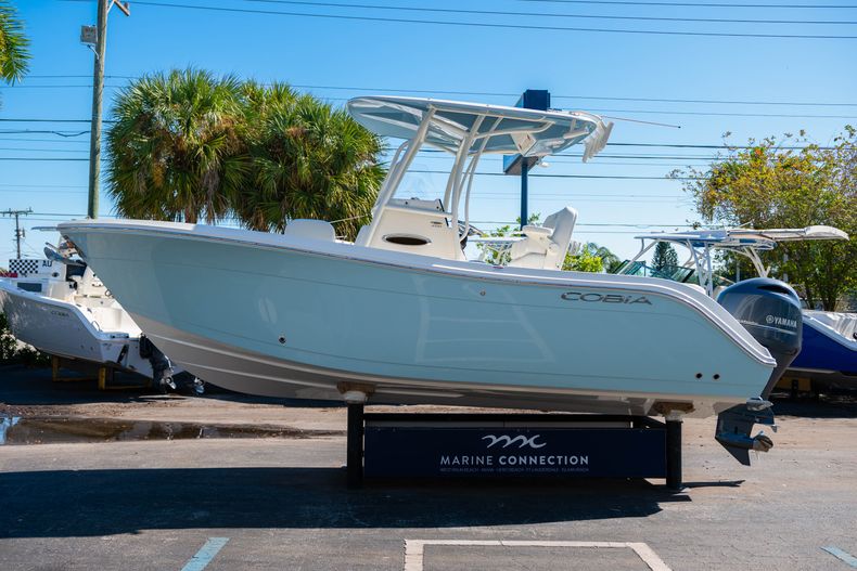 Thumbnail 4 for New 2020 Cobia 220 CC Center Console boat for sale in West Palm Beach, FL