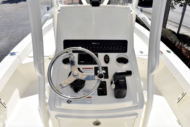 Thumbnail 9 for New 2020 Pathfinder 2200 TRS boat for sale in Vero Beach, FL