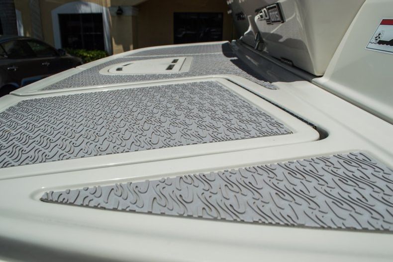 Thumbnail 9 for Used 2009 Sea Ray 280 Sundeck boat for sale in West Palm Beach, FL