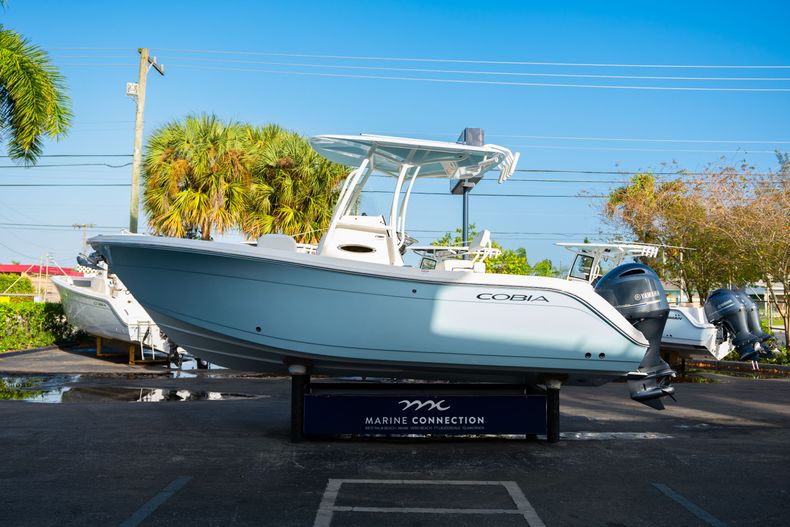 Thumbnail 4 for New 2020 Cobia 220 CC Center Console boat for sale in West Palm Beach, FL