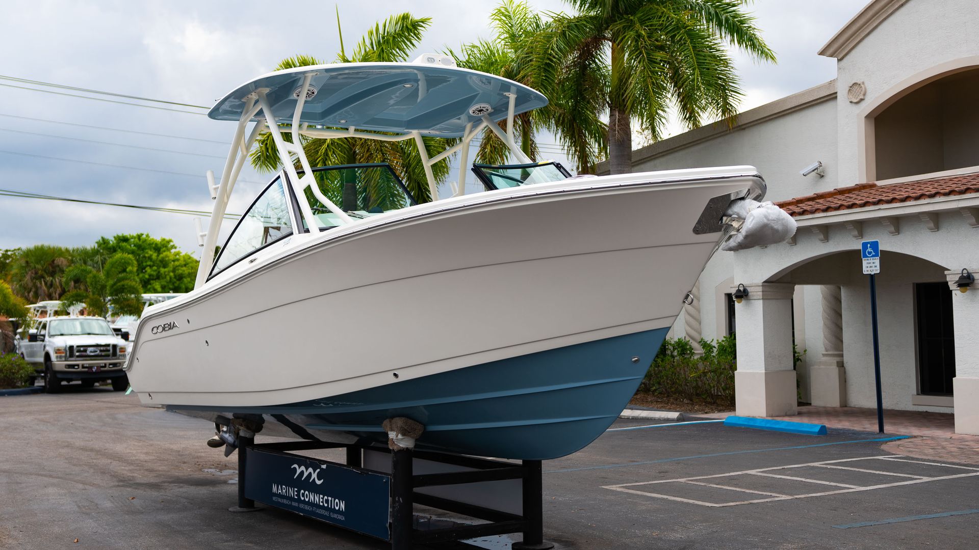 Used 2020 Cobia 240 DC #E023 image 2