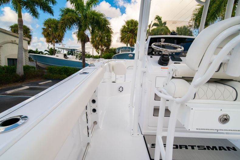 Thumbnail 17 for New 2020 Sportsman Heritage 231 Center Console boat for sale in West Palm Beach, FL