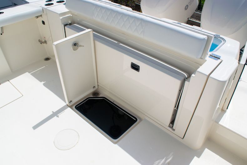 Thumbnail 16 for New 2020 Cobia 320 CC Center Console boat for sale in West Palm Beach, FL