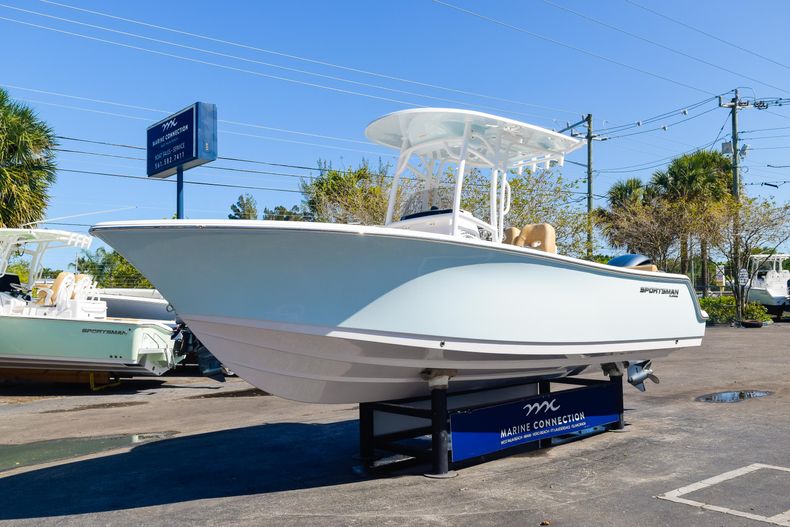 Thumbnail 3 for New 2020 Sportsman Heritage 231 Center Console boat for sale in West Palm Beach, FL