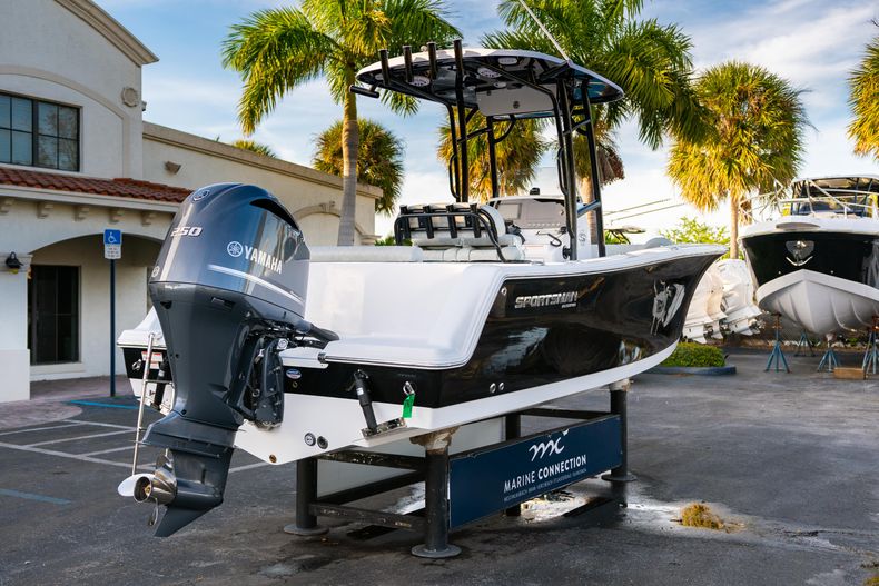 Thumbnail 7 for New 2020 Sportsman Open 232 Center Console boat for sale in Vero Beach, FL