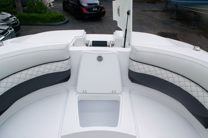 Thumbnail 39 for New 2020 Hurricane SD 2690 OB boat for sale in West Palm Beach, FL