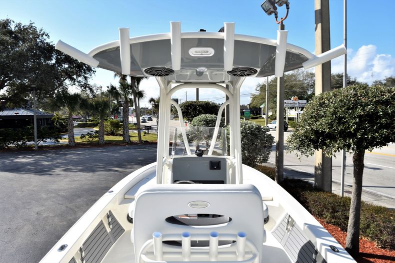 Thumbnail 11 for New 2020 Pathfinder 2600 HPS Bay Boat boat for sale in Vero Beach, FL