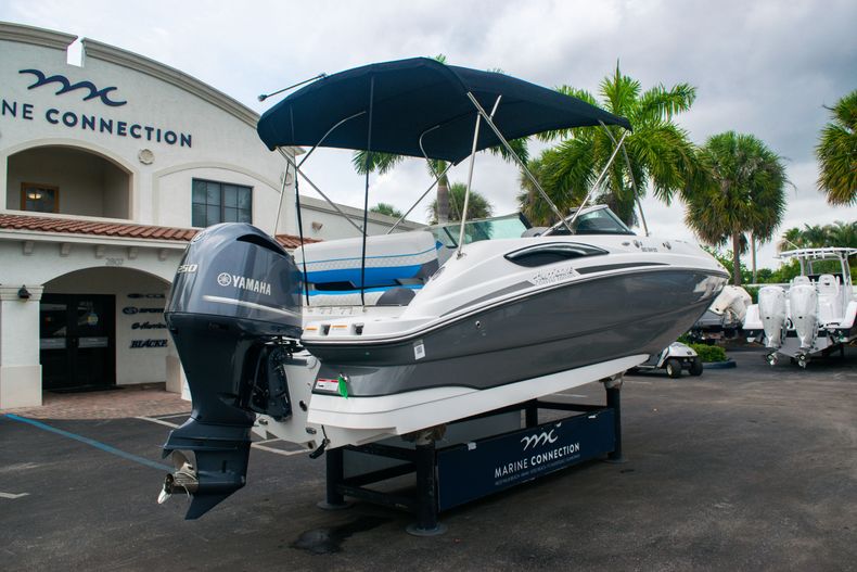 Thumbnail 7 for New 2019 Hurricane SunDeck SD 2410 OB boat for sale in West Palm Beach, FL