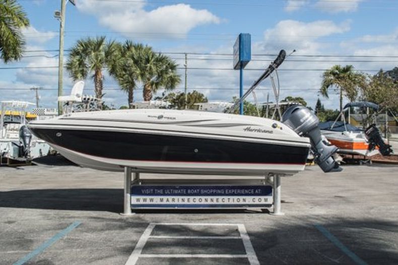 Thumbnail 4 for New 2014 Hurricane SunDeck Sport SS 188 OB boat for sale in West Palm Beach, FL