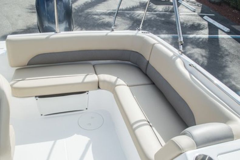 Thumbnail 13 for New 2014 Hurricane SunDeck Sport SS 188 OB boat for sale in West Palm Beach, FL