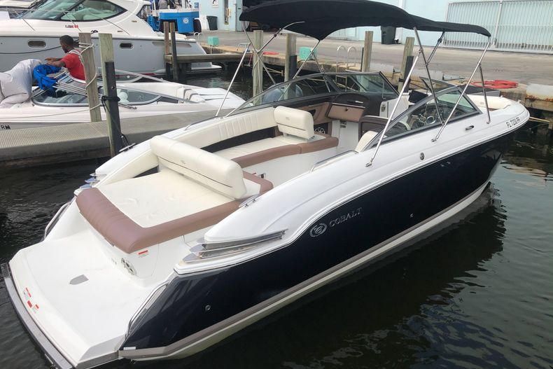 Thumbnail 4 for Used 2011 Cobalt 276 boat for sale in Miami, FL