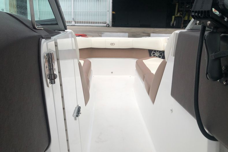 Thumbnail 10 for Used 2011 Cobalt 276 boat for sale in Miami, FL