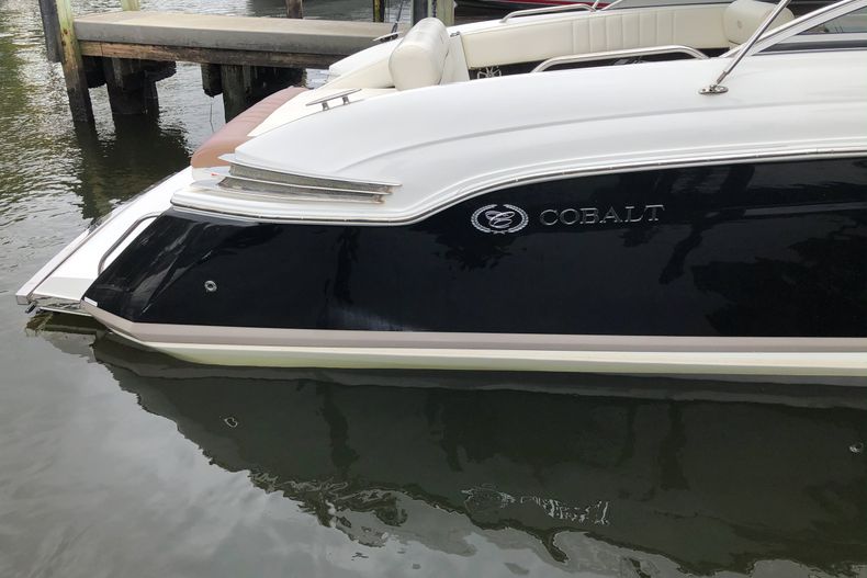Thumbnail 5 for Used 2011 Cobalt 276 boat for sale in Miami, FL
