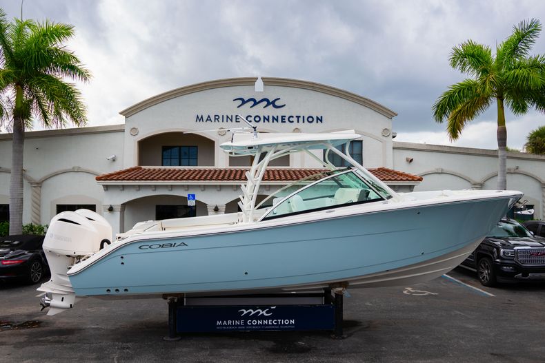 Thumbnail 6 for New 2020 Cobia 280 DC Dual Console boat for sale in Islamorada, FL