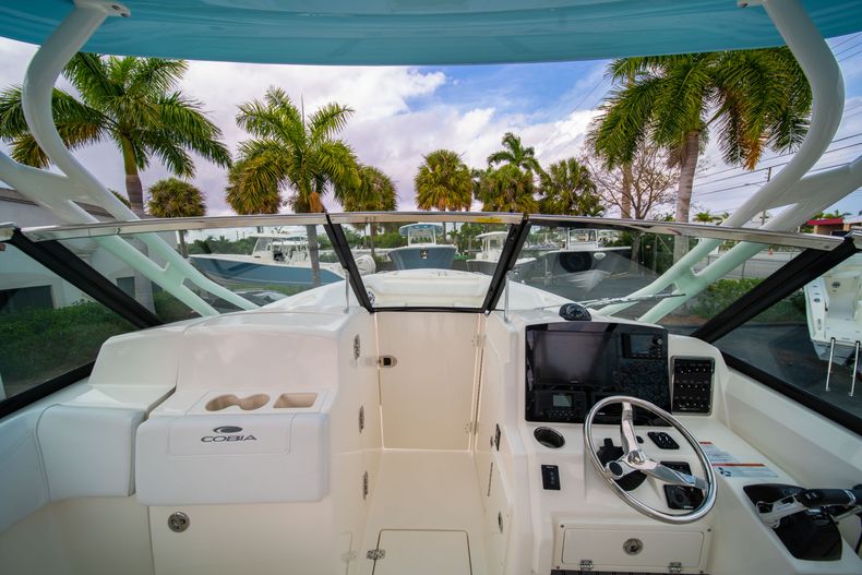 Thumbnail 41 for New 2020 Cobia 280 DC Dual Console boat for sale in Islamorada, FL