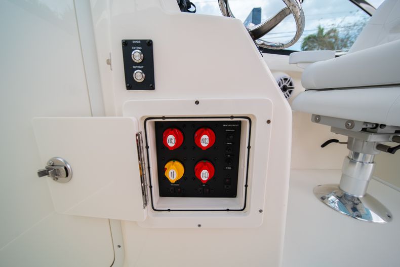 Thumbnail 43 for New 2020 Cobia 280 DC Dual Console boat for sale in Islamorada, FL