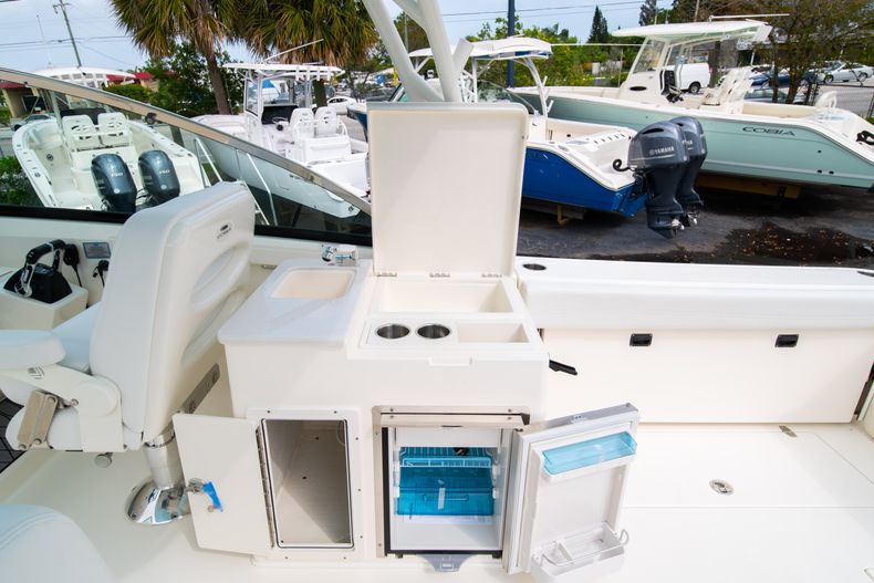 Thumbnail 23 for New 2020 Cobia 280 DC Dual Console boat for sale in Islamorada, FL