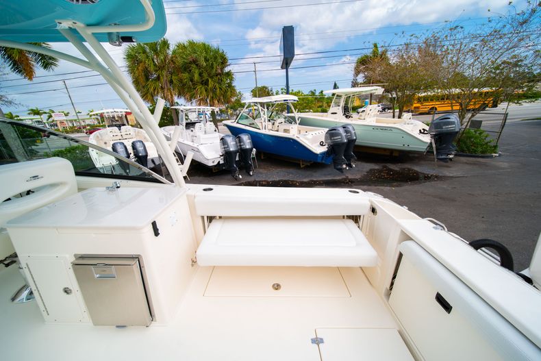 Thumbnail 16 for New 2020 Cobia 280 DC Dual Console boat for sale in Islamorada, FL