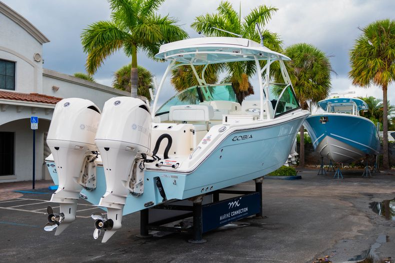 Thumbnail 7 for New 2020 Cobia 280 DC Dual Console boat for sale in Islamorada, FL