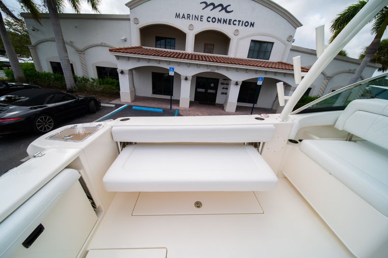 Thumbnail 21 for New 2020 Cobia 280 DC Dual Console boat for sale in Islamorada, FL