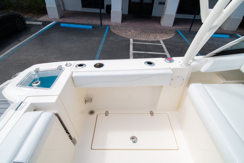Thumbnail 17 for New 2020 Cobia 240 DC Dual Console boat for sale in Vero Beach, FL