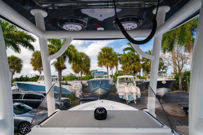 Thumbnail 22 for New 2020 Sportsman Masters 247 Bay Boat boat for sale in Miami, FL