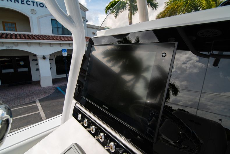 Thumbnail 20 for New 2020 Sportsman Masters 247 Bay Boat boat for sale in Miami, FL