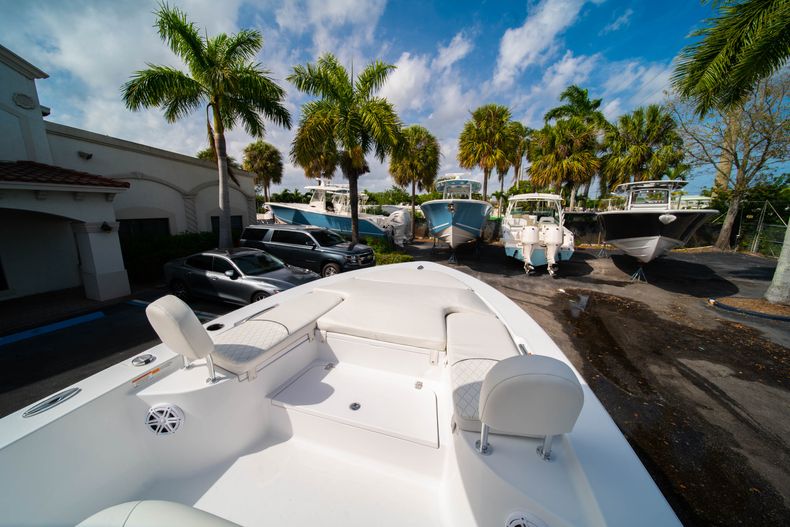 Thumbnail 30 for New 2020 Sportsman Masters 247 Bay Boat boat for sale in Miami, FL