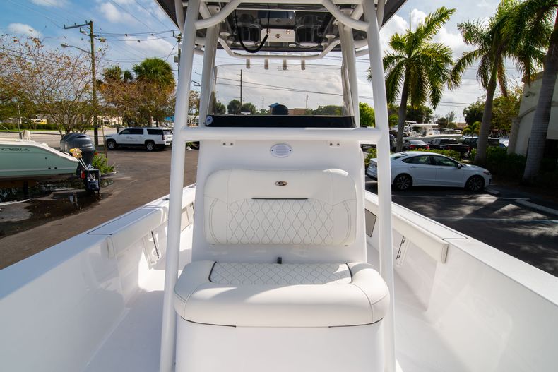 Thumbnail 34 for New 2020 Sportsman Masters 247 Bay Boat boat for sale in Miami, FL