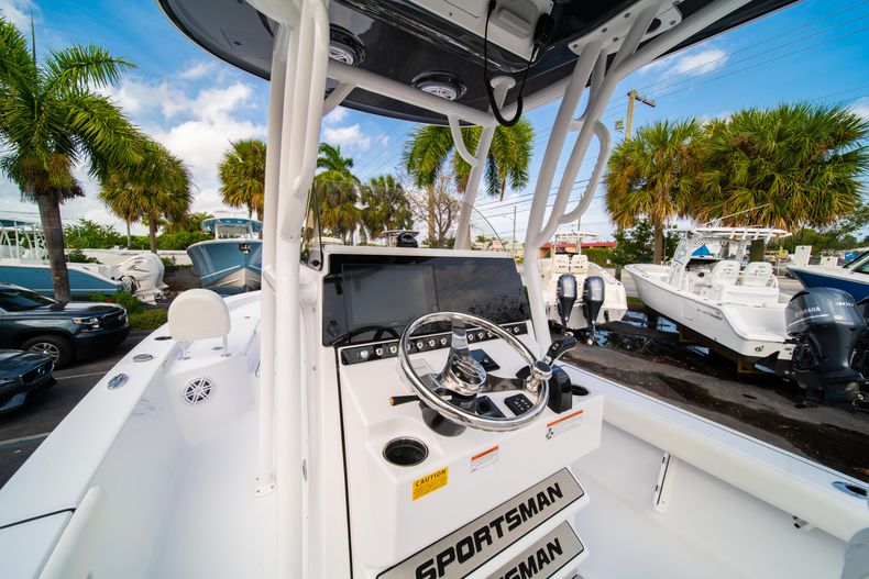 Thumbnail 23 for New 2020 Sportsman Masters 247 Bay Boat boat for sale in Miami, FL