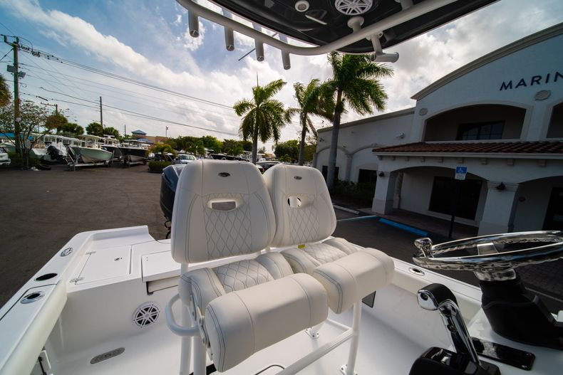 Thumbnail 25 for New 2020 Sportsman Masters 247 Bay Boat boat for sale in Miami, FL